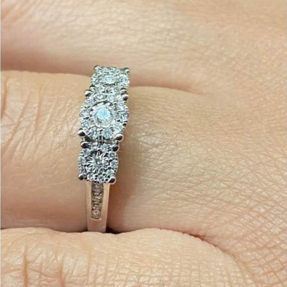 Macy’s Dimond Engagement Ring ( 1/3 ct. t.w.) in 14K white gold - Picture 5 of 9